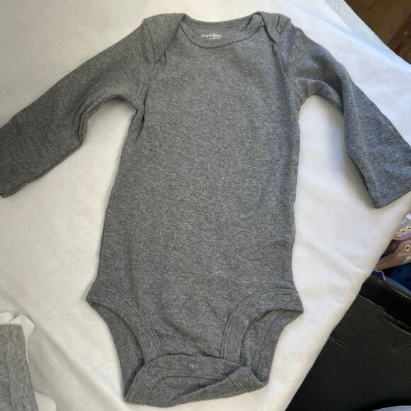 Baby gifts 4 long sleeve 1piece t-shirts, size 3-6 month, wabbaNub &pacifiers. - Picture 1 of 10